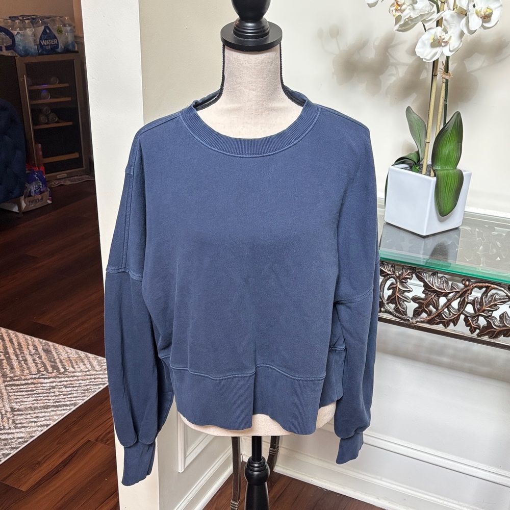 Aerie Oversized Cropped Navy Blue Sweatshirt size Medium/M